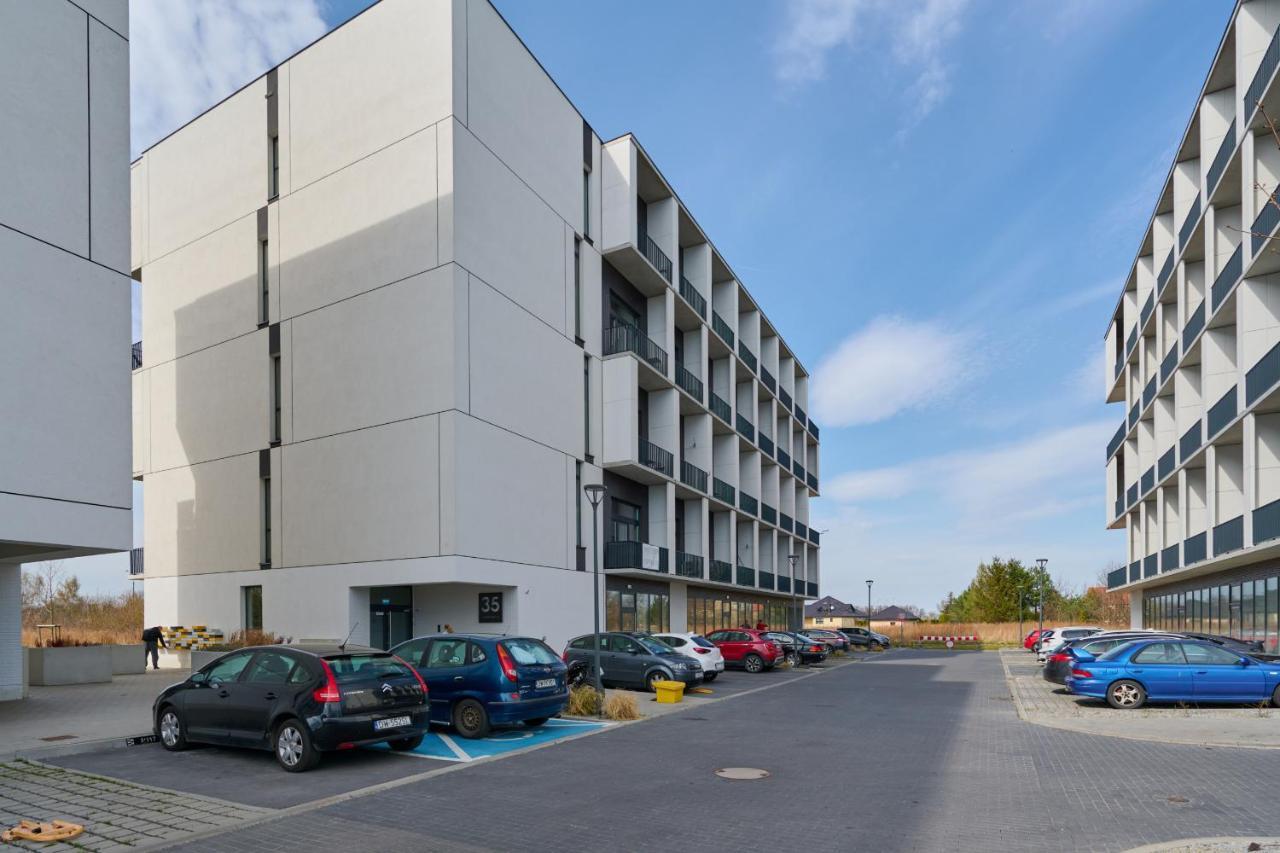 Mezzanine Studio Apartments Zarembowicza Wroclaw Airport By Renters Exterior photo